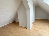 Dachboden Raum 1 virtueller Renovierungsvorschlag - 