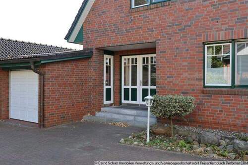 02 Eingang - 4 Zimmer Etagenwohnung in Pinneberg