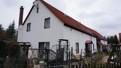 Haus Seitenansicht - Provisionsfreier Erwerb über ZV - Dreifamilienhaus mit Garage in Neißeaue