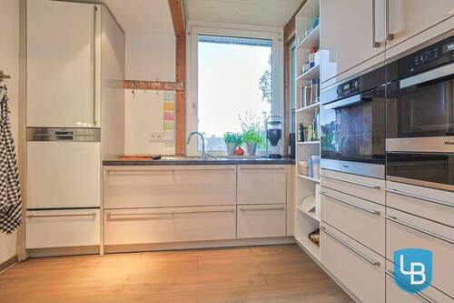 Helle, große Einbauküche - 7 Zimmer Einfamilienhaus in Schwentinental