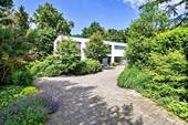 Hausansicht vorne - **PROVISIONSFREI** Architektur-Ikone im Bauhausstil in Wildeshausen (6 Zi.)