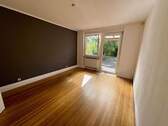 Wohnzimmer - Einmalig: 3 Zimmerwohnung in zentraler Lage mit 280qm großem Garten