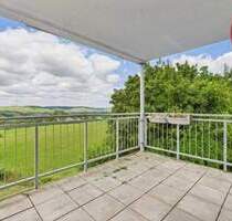 PERL: SOFORT FREI! 107 M² WOHNUNG + 2 GARAGEN + TOLLE AUSSICHT!