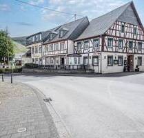 Beliebtes Hotel in Fachwerkstil mit 26 moderne Zimmer, Restaurant, Parkplatz und Eigentümerwohnung - Veldenz