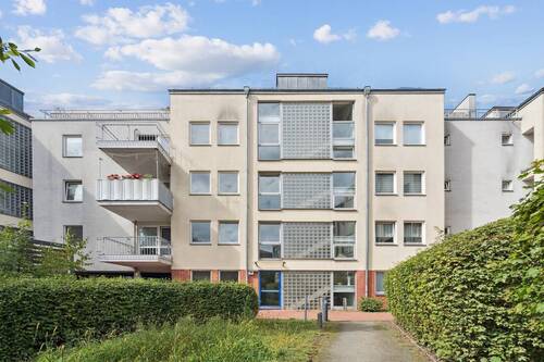 Hausansicht - 2 Zimmer Etagenwohnung zum Kaufen in Berlin-Staaken