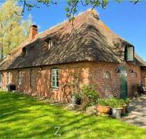 Ihr Ruhepol unter Reet** - 599.000,00&nbsp;EUR Kaufpreis, ca.&nbsp; 157,00&nbsp;m&sup2;&nbsp;Wohnfl&auml;che in Tetenbüll (PLZ: 25882)