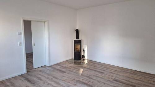 Wohnzimmer EG rechts mit Kamin - 