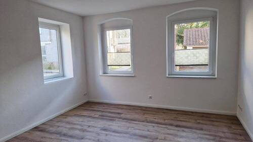 EG rechts Wohnzimmer m. FB-Heizung u. Kamin - 