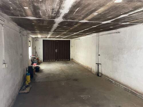 große Garage innen - 