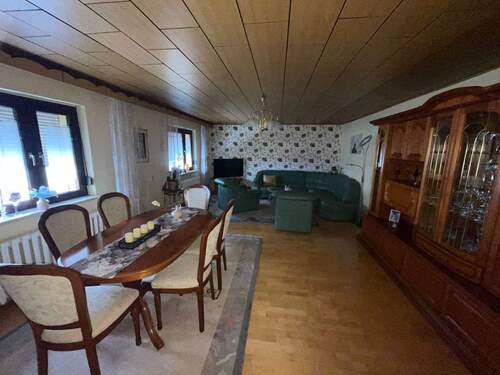 großes Wohnzimmer im OG - 