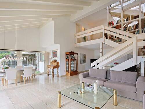 Gesamter Wohn- und Essbereich mit tollen Blickachsen über alle Stockwerke - 5 Zimmer Einfamilienhaus in Aichtal