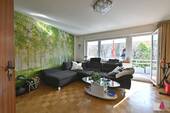 Wohnzimmer mit Balkonzugang - 3 Zimmer Etagenwohnung in Weil am Rhein