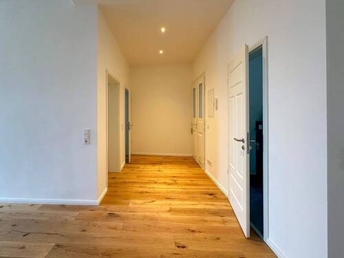 Einladender Eingangsbereich - 3 Zimmer Etagenwohnung zum Kaufen in Leipzig