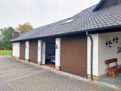 Außenansicht Garagen - 