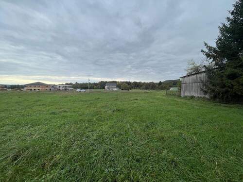 Grundstücksansicht rechts - Grundstück in Salmtal