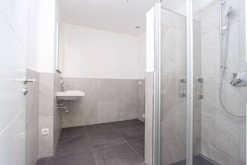 Bad_2-Zimmer_.jpeg - Etagenwohnung mit 61,00 m&sup2; in Schierling zum Kaufen