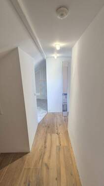 DG Flur - Einfamilienhaus mit 230,00 m&sup2; in Bad Kissingen zur Miete