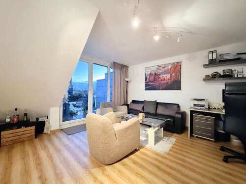 Wohnzimmer - 2 Zimmer Etagenwohnung in Krefeld