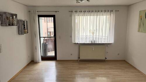 Wohn-/Essbereich zum Balkon - 2 Zimmer Etagenwohnung zum Kaufen in Obersulm-Willsbach