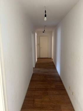 Flur - Etagenwohnung mit 74,00 m² in Nürnberg zur Miete