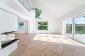 Wohnbereich mit Galerie und Sitzfenster - 1 Zimmer Einfamilienhaus zum Kaufen in Starnberg