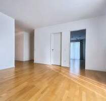 Charmante Drei-Zimmer-Wohnung mit zwei Balkonen - Frankfurt am Main Schwanheim