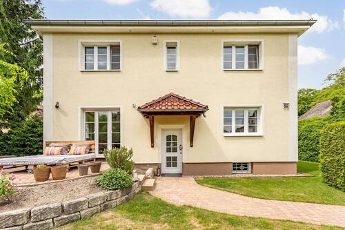 Außenansicht - Einfamilienhaus mit 8 Zimmern, Kamin & Sauna - Nahe Mexikoplatz