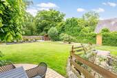Garten mit Dusche und Schuppen - 