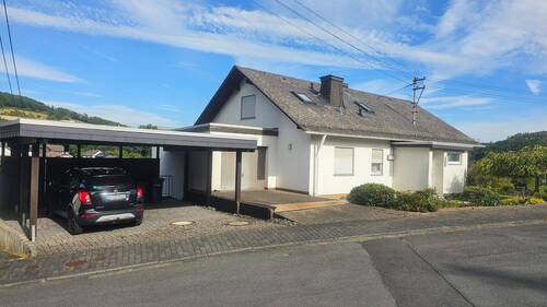 Hausansicht - 8 Zimmer Einfamilienhaus zum Kaufen in Siegen / Eisern