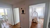 Flur mit Blick auf 3 Zimmer - 