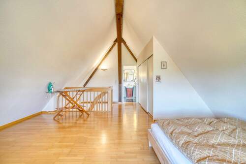 Schlafzimmer mit Einbauschrank - 