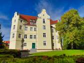 Herrenhaus mit Park und Brunnen - Exklusive Schloßwohnung mit atemberaubendem Panorama