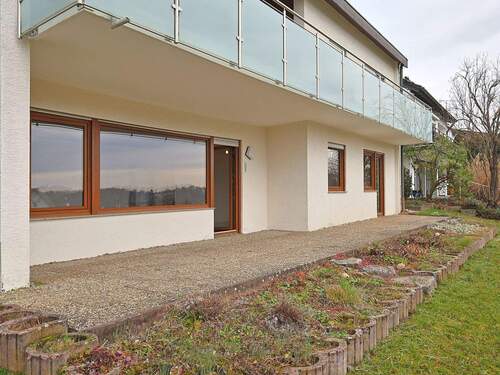 Große Sonnenterrasse - 3 Zimmer Etagenwohnung in Weissach