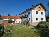 Außenansicht - Sanierungsbedürftiges Zweifamilienhaus auf schönem Eckgrundstück mit zwei Nebengebäuden
