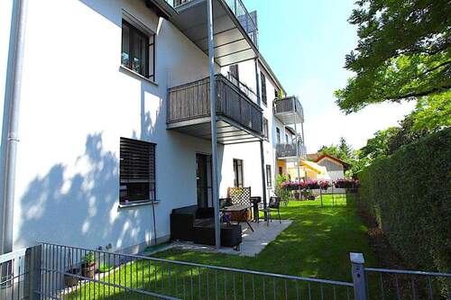 Balkonseite des Wohnhauses - 3 Zimmer Etagenwohnung zur Miete in Neufahrn bei Freising
