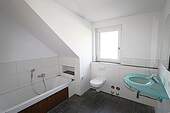 Modernes Badezimmer + Wanne - 