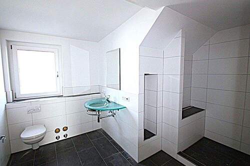 Bad mit Dusche - 