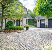 Repräsentatives Architektenhaus mit Vollkeller und großem Nebengebäude in Hittfeld-Waldesruh - Seevetal / Waldesruh