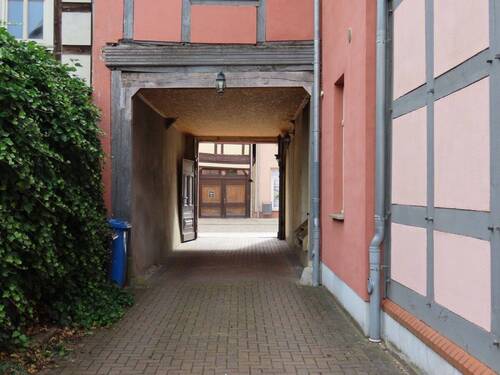 Durchfahrt zur Straße - 