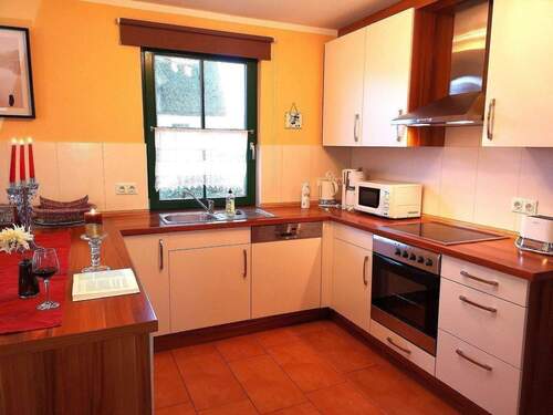 Küchenzeile des Hauses - 3 Zimmer Mehrfamilienhaus, Wohnhaus zum Kaufen in Glowe