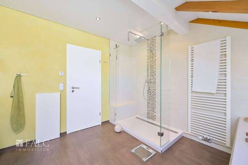 DG Badezimmer Blick Dusche - 
