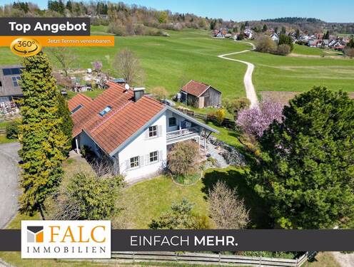 Drohne Garten mit Grundstück und Gebäude Blick Nord - Exklusive Landhaus-Idylle mit unverbaubarem Blick ins Ampermoos