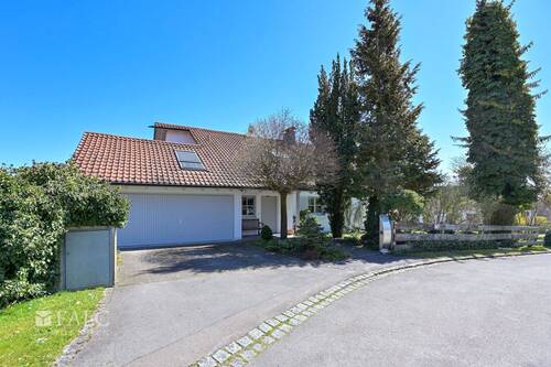 Einfahrt mit Grundstück - 6 Zimmer Einfamilienhaus in Kottgeisering