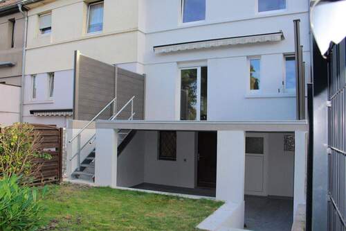 Rückansicht + 2 Terrassen - 