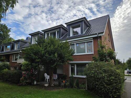 Hausansicht, Whg 1.Og rechts - Stilvolle, gepflegte, vom Eigentümer bewohnte 3-Raum-Wohnung mit Balkon in Hamburg Wilstorf