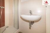 Bad mit Dusche - 