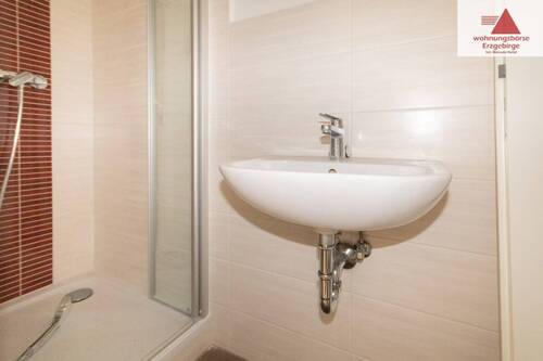Bad mit Dusche - 