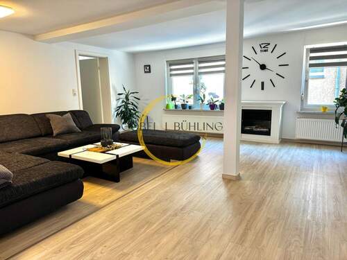 OG: Wohnzimmer - 6 Zimmer Reihenendhaus in Weida