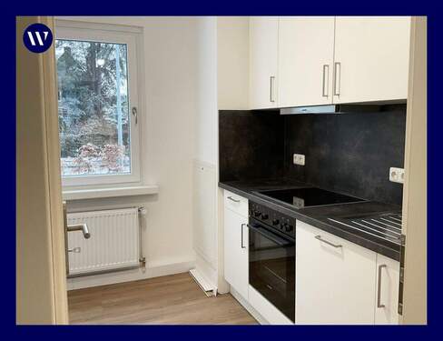 Küche mit neuer EBK - Neues Wohngefühl: Sanierte 4 Zimmer + Terrasse, Einbauküche, neues Tageslichtbad, neuer Boden