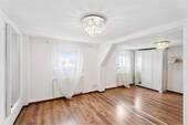 Zimmer im Dachgeschoss - 